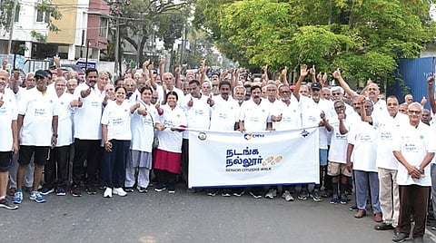 மூத்த குடிமக்களின் ஆரோக்கியத்தை வலியுறுத்தி ‘திஹா கிளினிக்’ சார்பில் ‘நடங்க நல்லூர்’ என்ற விழிப்புணர்வு நடைபயணம் சென்னை நங்கநல்லூரில் நேற்று நடைபெற்றது. இதில் 300-க்கும் மேற்பட்ட மூத்த குடிமக்கள் பங்கேற்று விழிப்புணர்வு ஏற்படுத்தினர்.