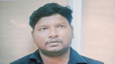 சென்னை | ஓடும் ரயிலில் இளம்பெண்ணின் நகைப் பையை திருடிய வழக்கில் கைதான காவலர் பணியிடை நீக்கம்