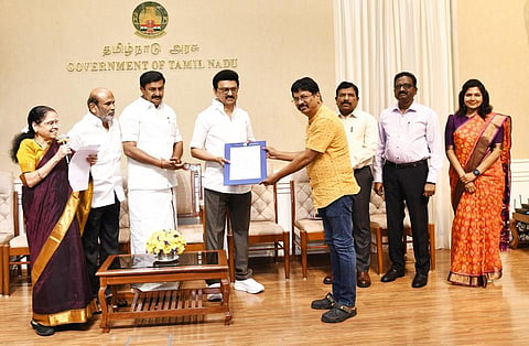 தமிழ்நாடு இயல் இசை நாடக மன்றம் சார்பில் நலத்திட்ட உதவிகள் - முதல்வர் ஸ்டாலின் வழங்கல்