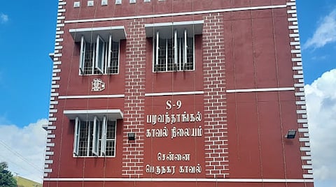 சென்னை | நகை வாங்குவது போல் செயின் திருடிய பெண்
