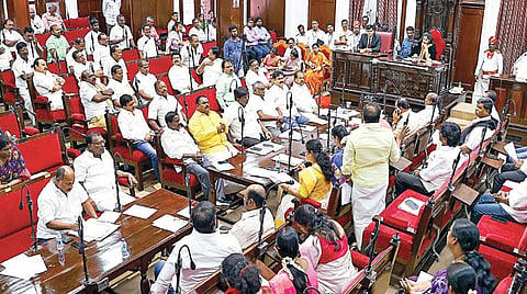 சென்னை மாநகராட்சி மாமன்ற கூட்டம் மேயர் பிரியா தலைமையில், ரிப்பன் மாளிகையில் நேற்று நடைபெற்றது. | படம்: எஸ்.சத்தியசீலன் |