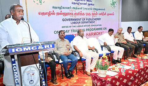 புதுச்சேரியில் நடந்த தொழில் நல்லுறவு குறித்த ஒருநாள் பயிற்சி முகாமில் அம்மாநில முதல்வர் ரங்கசாமி உரையாற்றினார்.