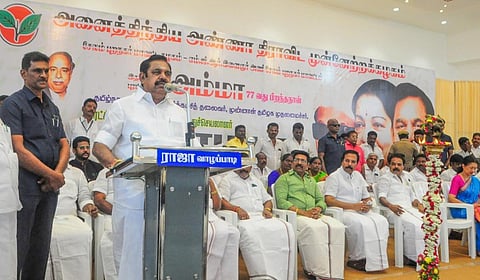 சேலம் அயோத்தியாப்பட்டணத்தில் ரத்த தான முகாமை தொடங்கி வைத்து அதிமுக பொதுச் செயலாளர் பழனிசாமி பேசினார்.
