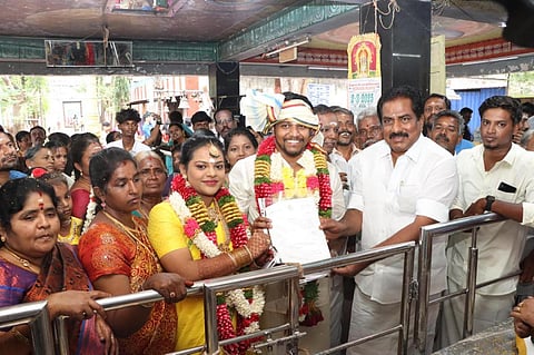 கல்லூரி படிக்க, அரசு வேலை கிடைக்க உதவி திருமணத்துக்கும் வாழ்த்து: முதல்வருக்கு மதுரைப் பெண் நன்றி