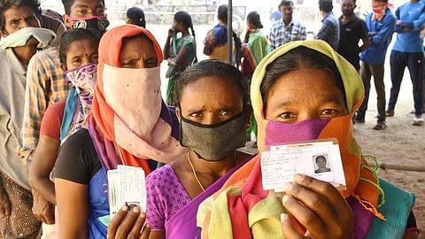 2 பேருக்கு ஒரே வாக்காளர் அடையாள அட்டை எண்? - தலைமை தேர்தல் ஆணையம் விளக்கம்