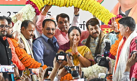டெல்லி பெண்களுக்கு மாதம் ரூ.2,500 உதவித் தொகை திட்டம்: சர்வதேச மகளிர் தினமான மார்ச் 8 முதல் பதிவு தொடக்கம்