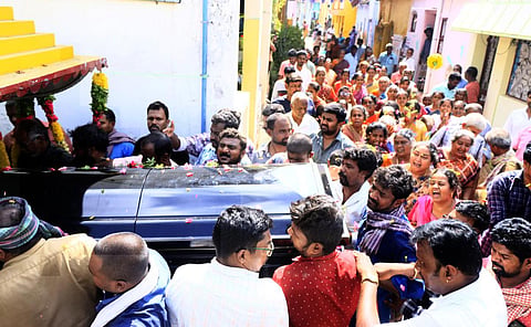 ஜமைக்காவில் துப்பாக்கி சூட்டில் உயிரிழந்த நெல்லை இளைஞரின் உடல் 78 நாட்களுப் பின் சொந்த ஊருக்கு வந்தது - மக்கள் அஞ்சலி