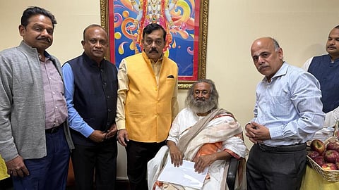 டெல்லியில் ஸ்ரீ ஸ்ரீ ரவிசங்கருடன் தமிழ் சங்க நிர்வாகிகள் சந்திப்பு