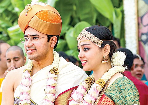 பெங்களூரு பாஜக எம்.பி. தேஜஸ்வி சூர்யா தமிழகத்தை சேர்ந்த பாடகியை மணந்தார்: அண்ணாமலை உள்ளிட்டோர் வாழ்த்து