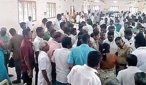 கலைஞரின் கனவு இல்லம் திட்டத்தில் களேபரத்தை உண்டாக்கிய திமுகவினர்!