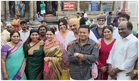 25வது திருமண நாள் - பழநியில் மொட்டை அடித்து குடும்பத்துடன் வழிபட்ட இயக்குநர் சுந்தர் சி