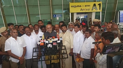 ''எந்த மொழி படிக்க வேண்டும் என்பதை மாணவர்களிடம் விட்டுவிட வேண்டும்'' - மகாராஷ்டிர ஆளுநர் அறிவுறுத்தல்
