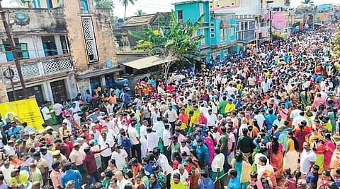 திருப்போரூரில் கந்தசுவாமி கோயில் மாசி பிரம்மோற்சவ தேரோட்டம் கோலாகலமாக நடைபெற்றது.