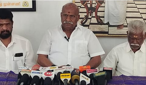 கோவையில் இந்து முன்னணி மாநில தலைவர் காடேஸ்வரா சி.சுப்பிரமணியம் செய்தியாளர்களைச் சந்தித்தார்