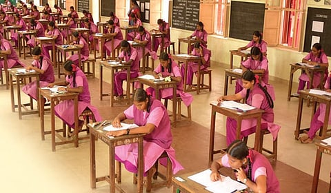 பிளஸ் 2 மதிப்பெண் சிக்கல் - பேசப்பட வேண்டிய பிரச்சினை