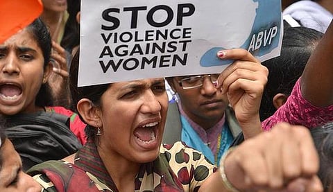 டெல்லியில் பிரிட்டன் பெண்ணுக்கு பாலியல் வன்கொடுமை: 2 பேர் கைது - நடந்தது என்ன?