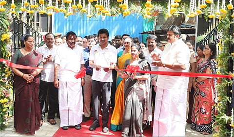 சென்னை நுங்கம்பாக்கத்தில் தனியார் கல்லூரி சார்பில் மேம்படுத்தப்பட்ட மாநகராட்சிப் பூங்காவினை துணை முதல்வர் உதயநிதி ஸ்டாலின் திறந்து வைத்தார்.