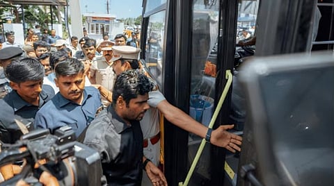 டாஸ்மாக் கடைகளில் முதல்வர் படம் ஒட்டும் போராட்டம்: முதல் குற்றவாளி ஸ்டாலின்தான் என அண்ணாமலை விமர்சனம்