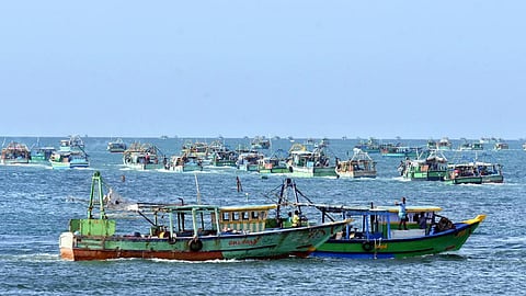 தமிழக மீனவர்கள் 4 பேர் விடுதலை; இரண்டு படகு ஓட்டுநர்களுக்கு அபராதம், சிறை: இலங்கை கோர்ட்