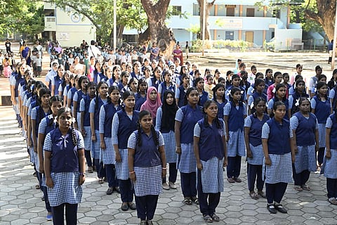 மும்மொழிக் கொள்கையில் எந்த மாநிலத்திலும் எந்த மொழியும் திணிக்கப்படாது: மத்திய அரசு