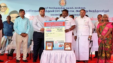 ஏசி பஸ்களில் பயணிக்க ரூ.2 ஆயிரம் பயண அட்டை: அமைச்சர் சிவசங்கர் அறிமுகம் செய்தார்