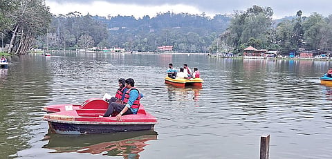 கொடைக்கானல் மலைப் பகுதியில் கோடை மழை: சுற்றுலா பயணிகளை கவரும் ரம்மியமான சூழல்