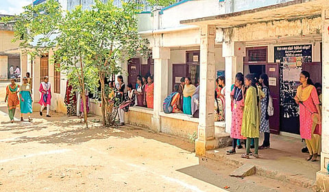 தஞ்சாவூர் மாவட்டம் பூதலூரில் செயல்பட்டு வரும் திருக்காட்டுப்பள்ளி அரசு கலைக் கல்லூரி. | படங்கள்:ஆர்.வெங்கடேஷ் |