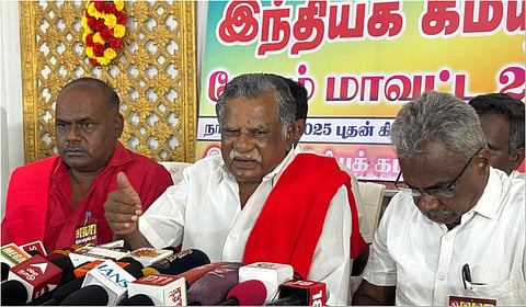 சேலத்தில் இந்திய கம்யூனிஸ்ட் கட்சியின் மாநில செயலாளர் முத்தரசன் செய்தியாளர்களைச் சந்தித்தார்.
