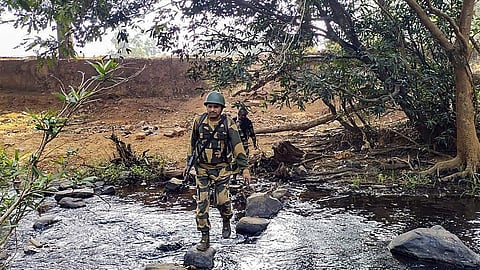 சத்தீஸ்கரில் 16 மாவோயிஸ்ட்டுகள் சுட்டுக்கொலை - இரண்டு வீரர்கள் காயம்