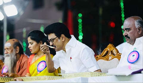 கொளத்தூரில் நடந்த இஃப்தார் நிகழ்ச்சியில் தமிழக முதல்வர் மு.க.ஸ்டாலின் கலந்துகொண்டார்
