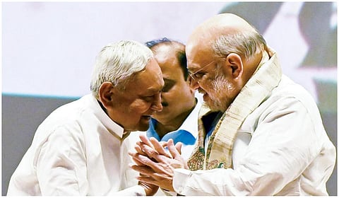 நிதிஷ் குமாருடன் அமித் ஷா