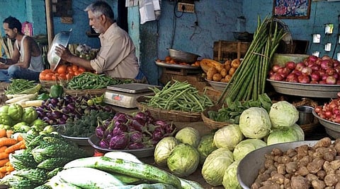 கோயம்பேடு சந்தையில் காய்கறி விலை வீழ்ச்சி: பீட்ரூட், முட்டைகோஸ் ரூ.5-க்கு விற்பனை