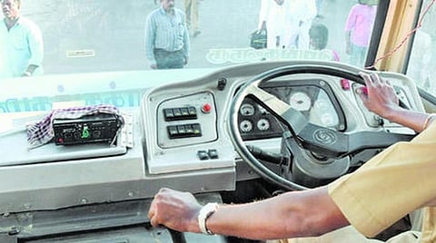 கோடை காலத்தை சமாளிக்க பேருந்து ஓட்டுநர், நடத்துநர்களுக்கு நீர்மோர்