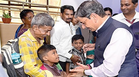 சென்னை அருகே முட்டுக்காட்டில் செயல்பட்டு வரும் ஒன்றுக்கும் மேற்பட்ட மாற்றுத் திறனாளிகளின் மேம்பாட்டுக்கான தேசிய நிறுவனத்தில் ஆட்டிசம் குறைபாடு விழிப்புணர்வு தினம் நேற்று அனுசரிக்கப்பட்டது. இதில் ஆளுநர்
ஆர்.என்.ரவி பங்கேற்று குழந்தைகளுடன் உரையாடினார்.