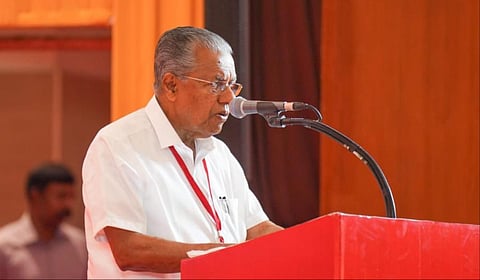 மதுரையில் நடந்த மார்க்சிஸ்ட் கம்யூனிஸ்ட் கட்சி மாநாட்டில் கேரள முதல்வர் பினராயி விஜயன் உரையாற்றினார்