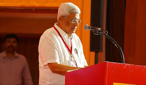 மதுரை நடந்த மார்க்சிஸ்ட் கம்யூ. மாநாட்டில் அக்கட்சியின் அகில இந்திய பணியக ஒருங்கிணைப்பாளர் பிரகாஷ் காரத் உரையாற்றினார்