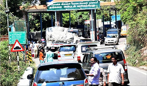 ஊட்டி, கொடைக்கானல் இ-பாஸ் கட்டுப்பாடு யாருக்கு பொருந்தும்? - உயர் நீதிமன்றம் விளக்கம்