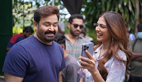 “அரைகுறை ஊகங்களை நிறுத்துங்கள்…” - ரசிகருக்கு மாளவிகா மோகனன் அட்வைஸ்