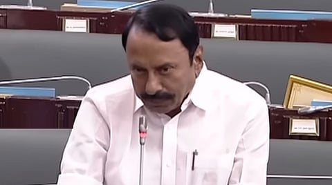 பேட்ஜை கழற்றிவிட்டு பேசிய அதிமுக உறுப்பினர்கள்