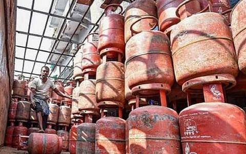 சமையல் எரிவாயு சிலிண்டர் விலை உயர்வு முதல் பாம்பன் செங்குத்து தூக்கு பாலம் வரை: சேதி தெரியுமா? @ ஏப்ரல் 1-7