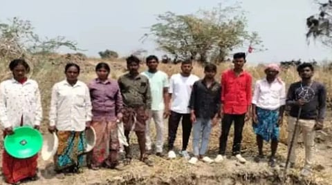பெண்களை போல சேலை அணிந்து கர்நாடகாவில் 100 நாள் வேலை திட்டத்தில் ரூ.3 லட்சம் மோசடி
