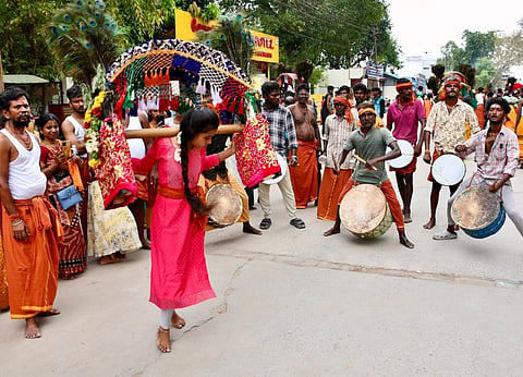பழநி | பங்குனி உத்திரத்தை முன்னிட்டு பக்தர்கள் வெள்ளத்தில் மூழ்கிய மூன்றாம் படை வீடு