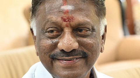 முன்னாள் முதல்வர் ஓ.பன்னீர்செல்வம் கோவையில் தங்கி ஆயுர்வேத சிகிச்சை