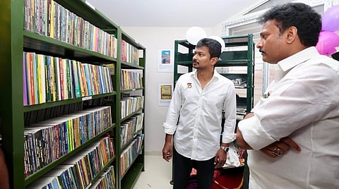 ரூ.38 லட்சம் மதிப்பீட்டில் குளிர்சாதன வசதியுடன் மெரினா கிளை நூலகம் புதுப்பிப்பு: உதயநிதி திறந்துவைத்தார்