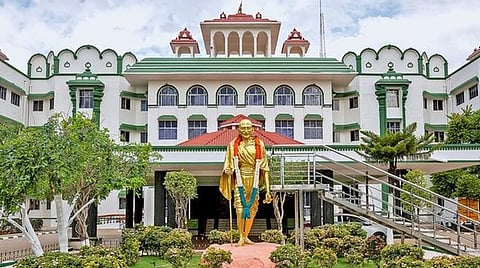 உதவி ஆய்வாளர், காவலர்களுக்கு வார விடுமுறை கோரி மனு தாக்கல்