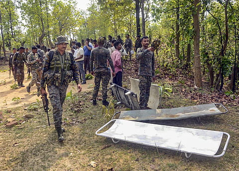 ஜார்க்கண்டின் பொகாரோ மாவட்டத்தில் நக்ஸல் ஒழிப்பு நடவடிக்கையில் ஈடுபட்ட பாதுகாப்புப் படையினர்
