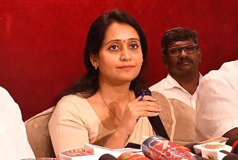 மதுரையில் இன்று காங்கிரஸ் கட்சி சார்பில் இன்று நடந்த செய்தியாளர் சந்திப்பில் அகில இந்திய காங்கிரஸ் கமிட்டியின் தேசிய ஊடகப்பிரிவு ஒருங்கிணைப்பாளரும், கர்நாடகா மாநில காங்கிரஸ் கட்சியின் பொதுச்செயலாளருமான பவ்யா நரசிம்ஹமூர்த்தி | படம்: எஸ்.கிருஷ்ணமூர்த்தி