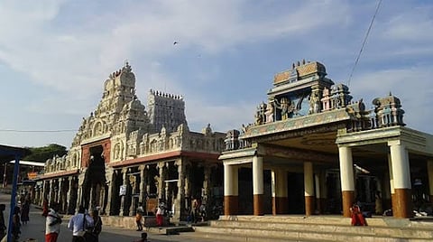 திருச்செந்தூர் கோயில் பணிகளுக்கு தடை கோரி வழக்கு: நிலுவை வழக்குகளுடன் சேர்க்க உத்தரவு