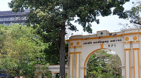 தமிழகத்தில் உள்ள சுயநிதி தமிழ்வழி பள்ளிகளை அரசு உதவிபெறும் பள்ளிகளாக அறிவிக்க வலியுறுத்தல்