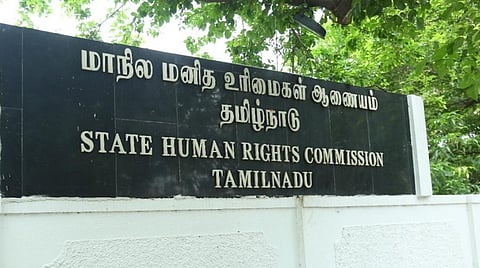 தோப்புக்கரணம் போடவைத்த ஆசிரியை ரூ.2 லட்சம் இழப்பீடு வழங்க மாநில மனித உரிமை ஆணையம் உத்தரவு